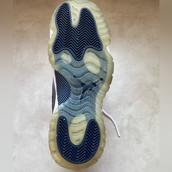 (2017) Air Jordan 11 Retro GS - Picture 3 of 3